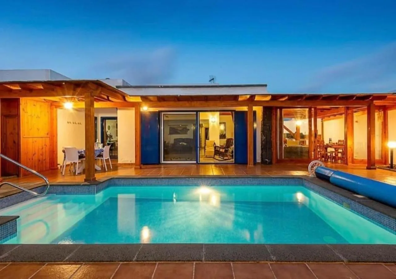 Villa Maiteren Etxea- 4 Beds Property With Private Pool Playa Blanca